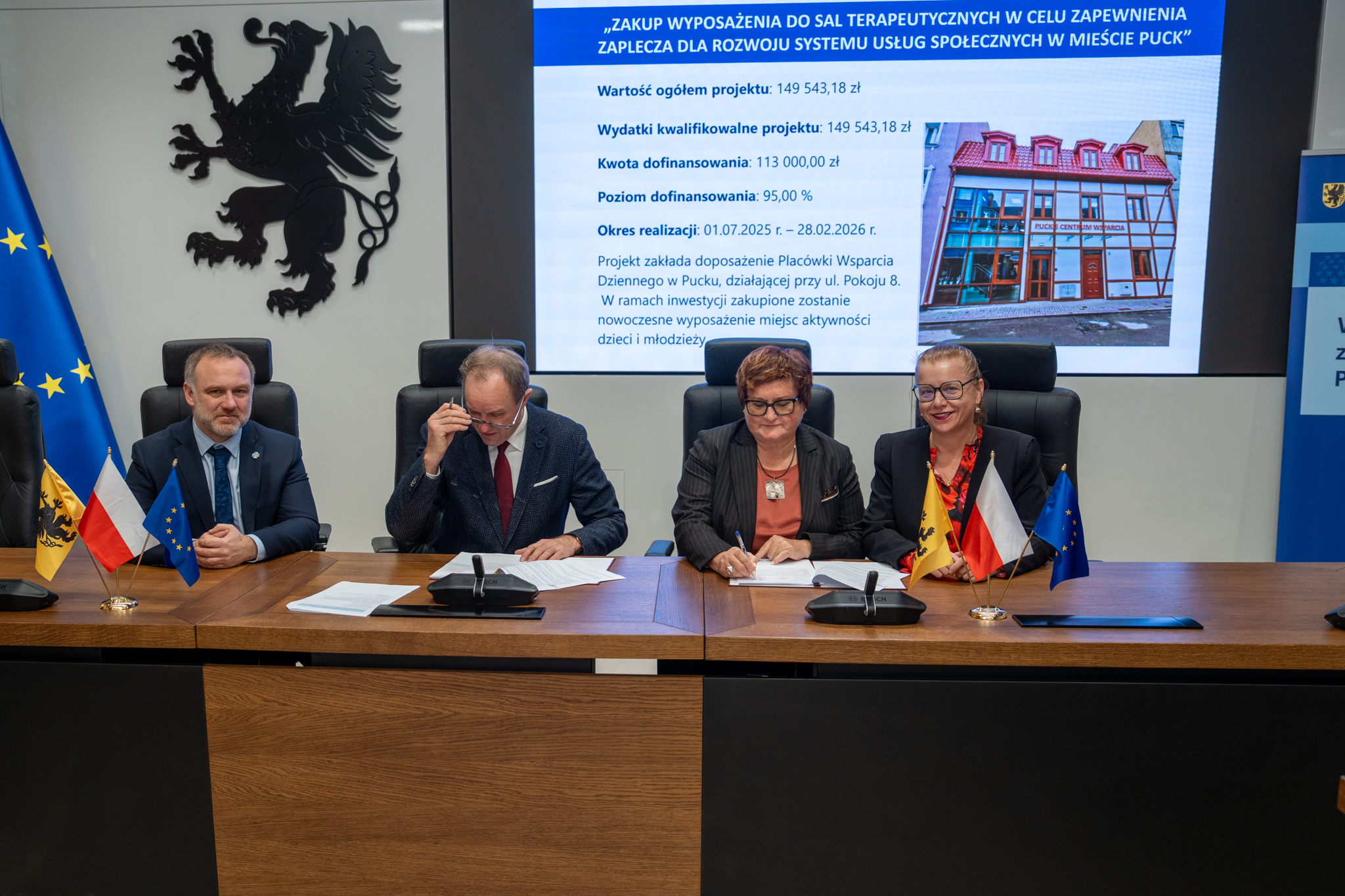 moment podpisania umowy przez marszałka i przedstawiciela Gminy