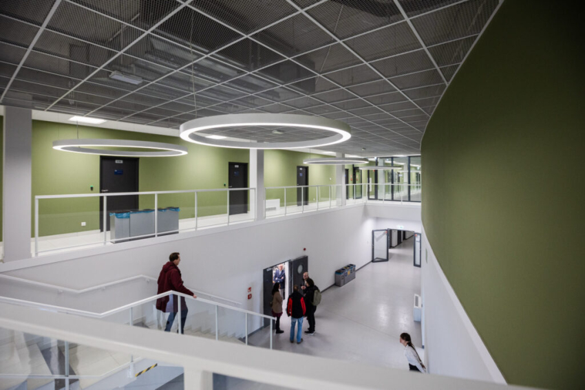 Budynek Centrum Offshore UMG od wewnątrz - hol wewnętrzny