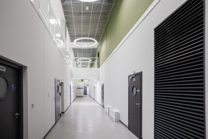 Budynek Centrum Offshore UMG od wewnątrz - hol wewnętrzny