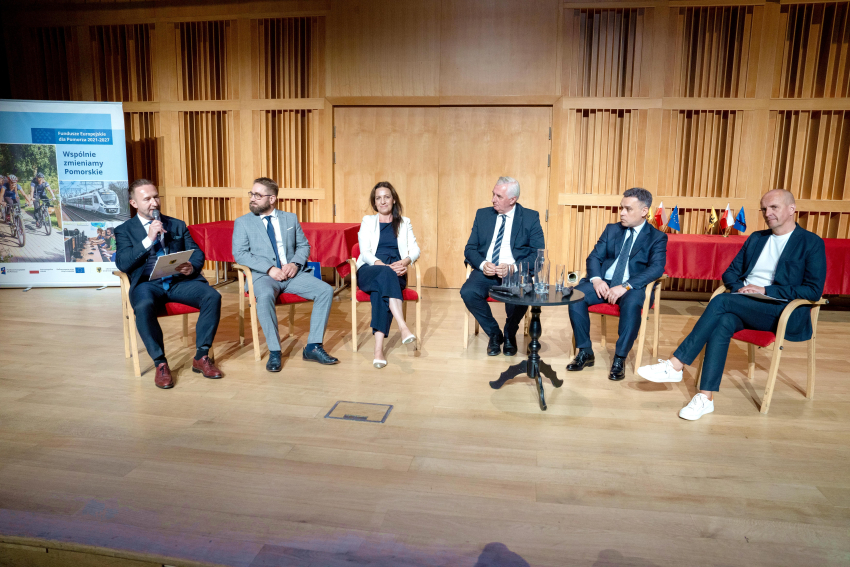 Uczestnicy drugiego panelu dyskusyjnego