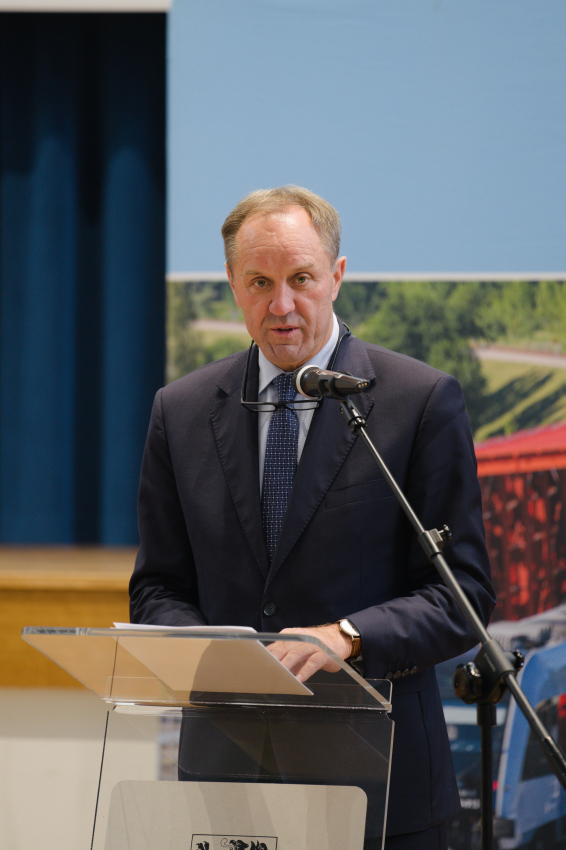 Przemawiający marszałek Mieczysław Struk