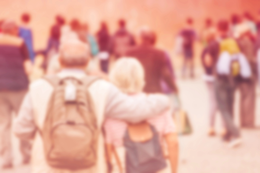 Rozmycie tłum ludzi starszych, ogólnej koncepcji społeczeństwa.