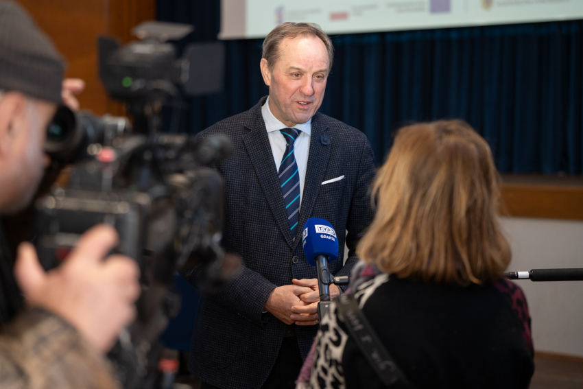 Marszałek Województwa Pomorskiego Mieczysław Struk udziela wywiadu dla TVP3 Gdańsk