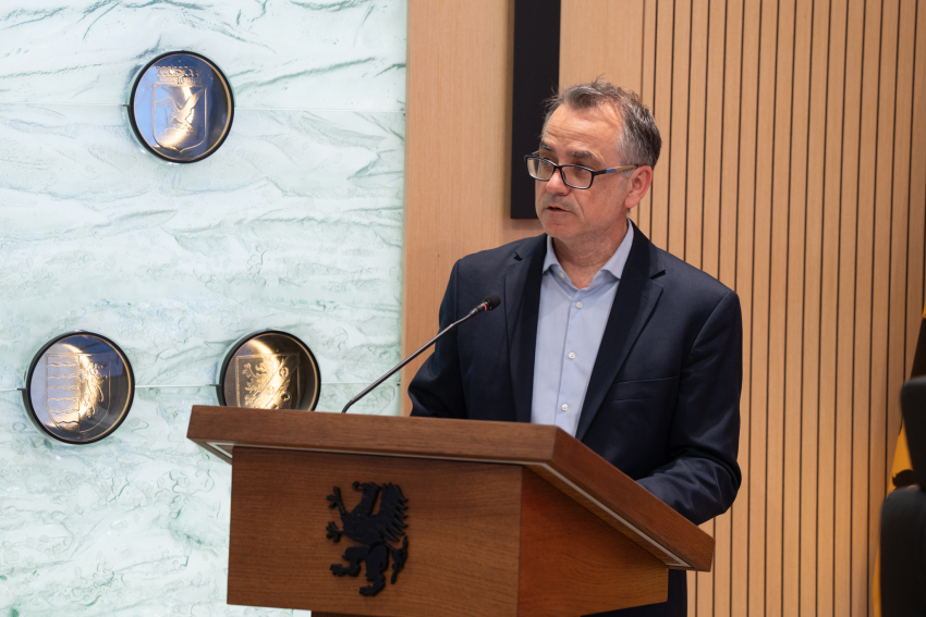 Dyrektor Departamentu Programów Regionalnych Jan Szymański przemawia do zebranych z mównicy