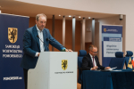 marszałek Mieczysław Struk przemawia do zebranych