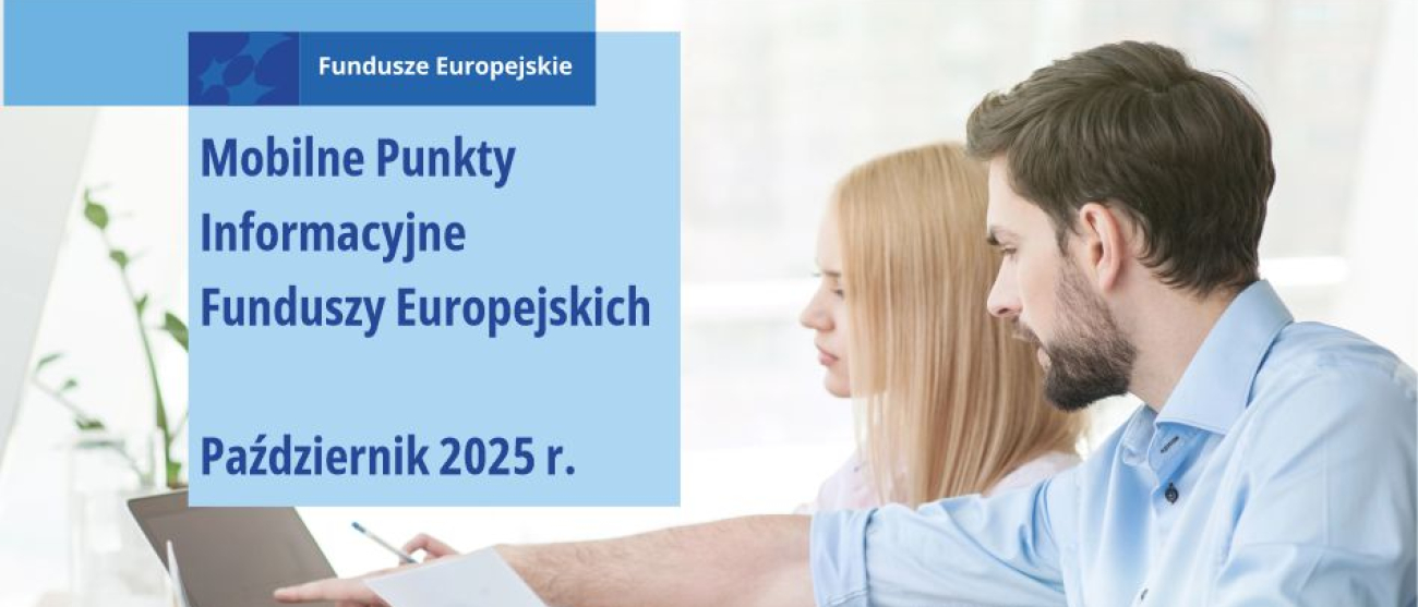 Na zdjęciu mężczyzna i kobieta siedzą przy biurku z laptopem. Mężczyzna wskazuje kobiecie coś na ekranie laptopa. Po lewej stronie od nich na niebieskim kwadracie napis: Fundusze Europejskie. Mobilne Punkty Informacyjne Funduszy Europejskich. Październik 2025 r. Pod kwadratem, na żółtym prostokącie, napis: Zapytaj o Fundusze Europejskie.